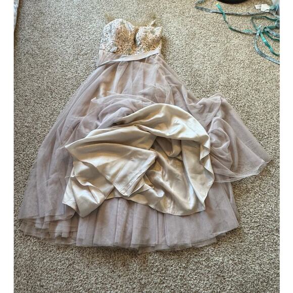 WATTERS & WATTERS Womens Formal Dress, size 12, Gold sequin & Tulle - Picture 9 of 15